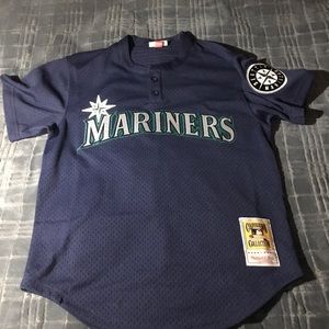 medium size seattle mariners jersey used like new